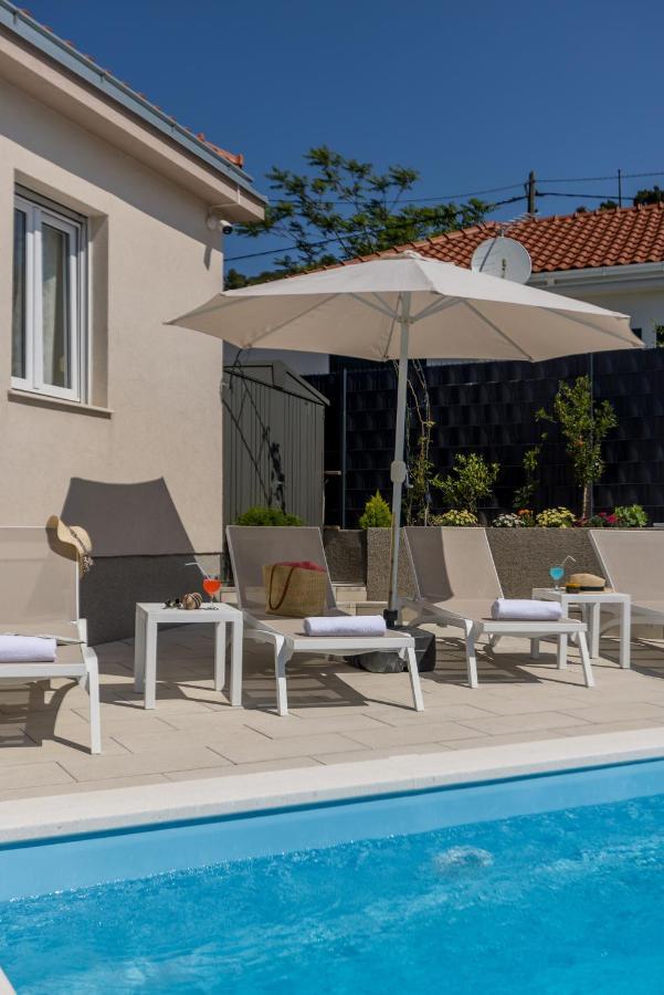 Villa Katess With Heated Pool スプリト エクステリア 写真