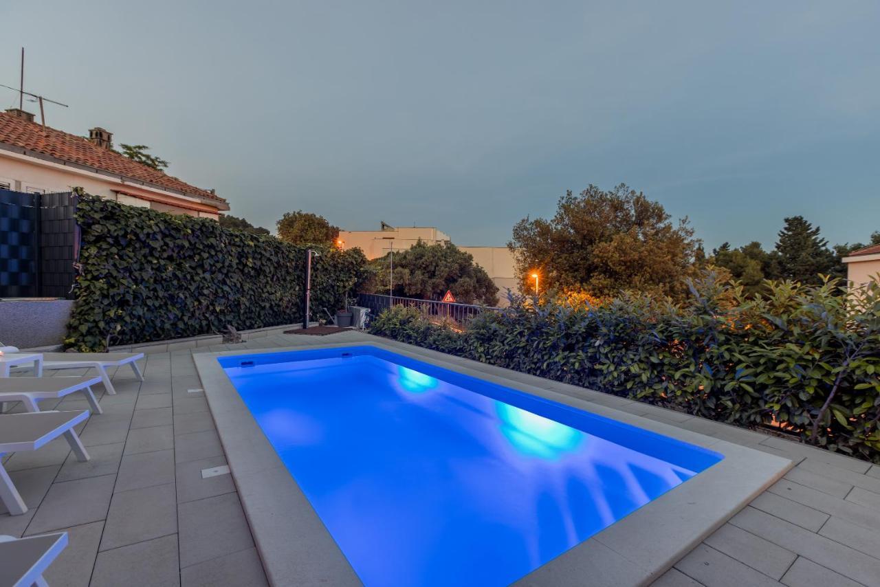 Villa Katess With Heated Pool スプリト エクステリア 写真
