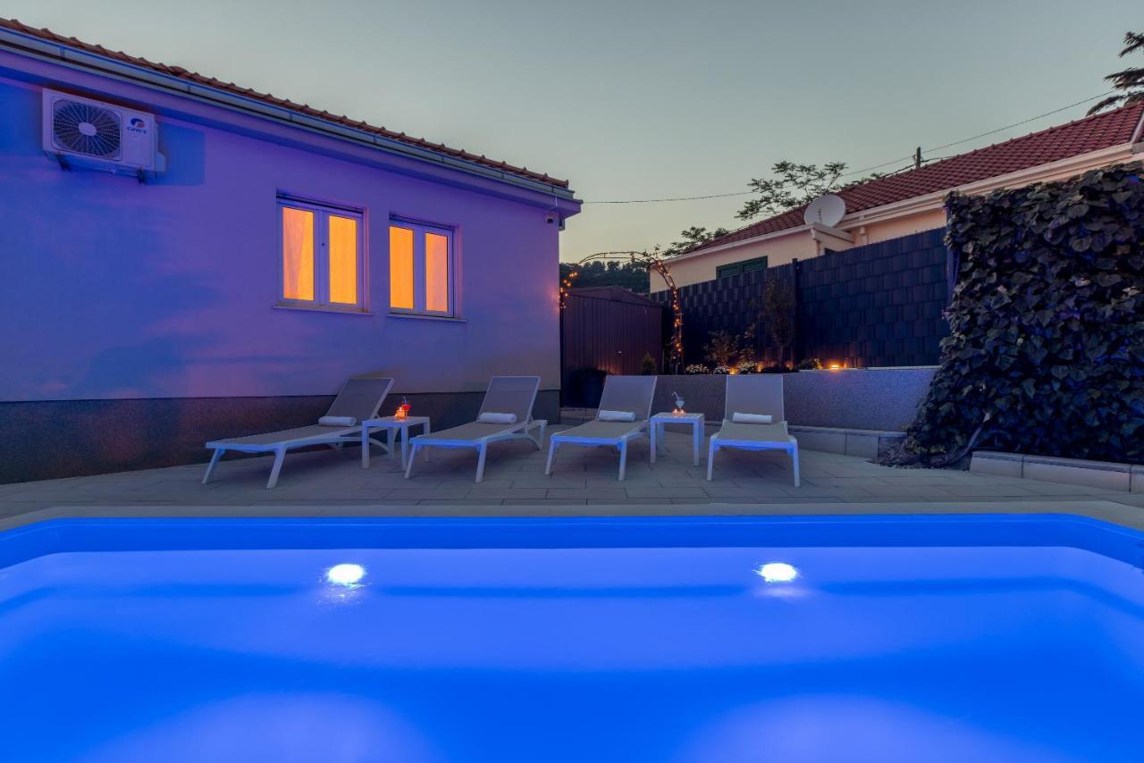 Villa Katess With Heated Pool スプリト エクステリア 写真